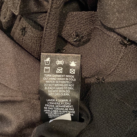 **NWT** Very pretty little black top with delicate sequins - Picture 8 of 13